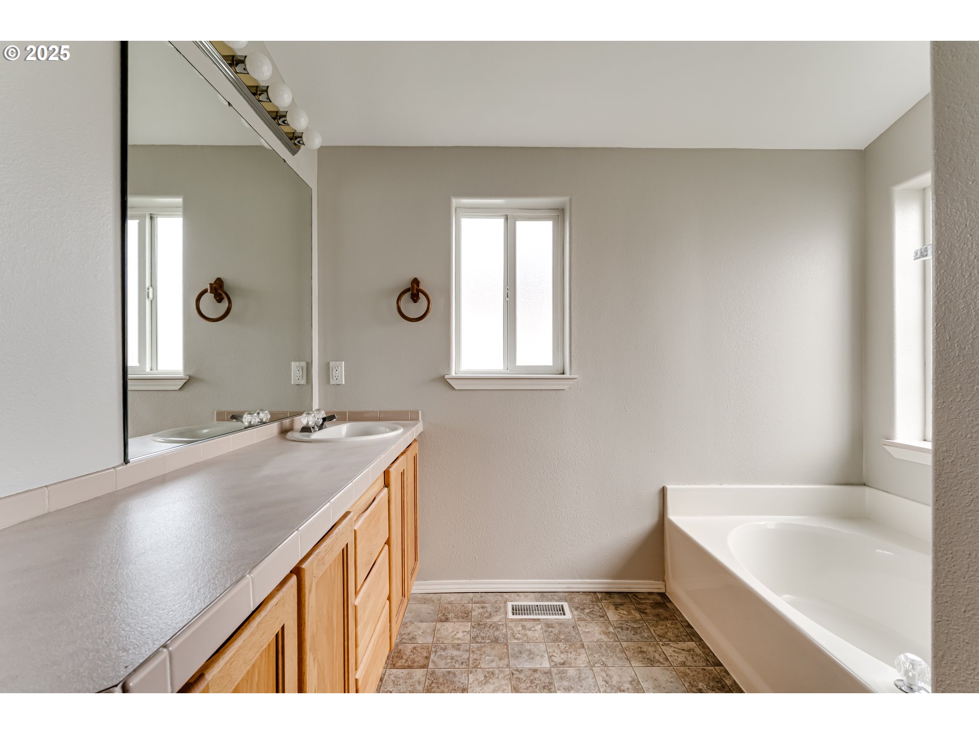 5211 Golden Eagle Drive Eugene, OR 97402 - Photo 17 of 32