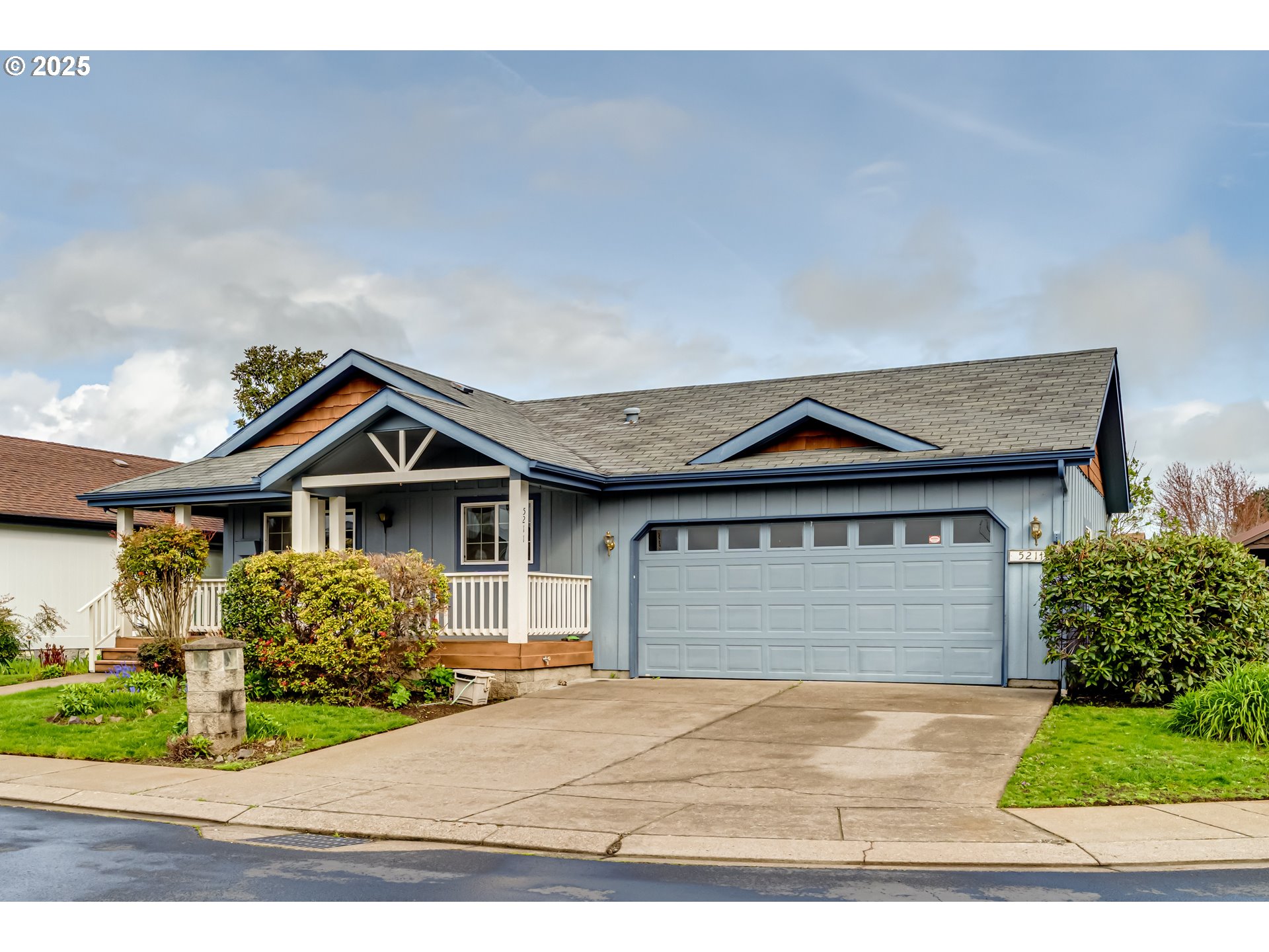 5211 Golden Eagle Drive Eugene, OR 97402 - Photo 2 of 32