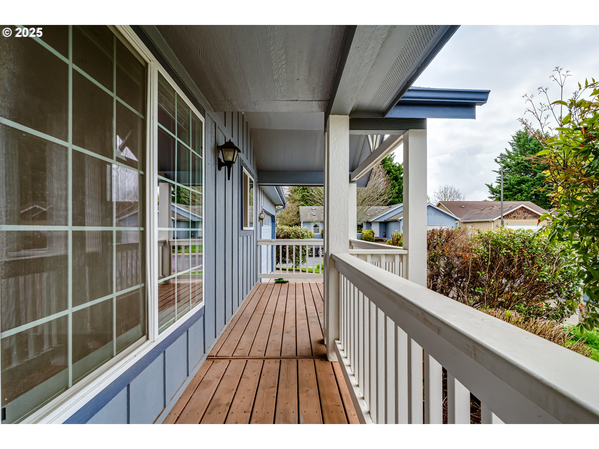 5211 Golden Eagle Drive Eugene, OR 97402 - Photo 3 of 32