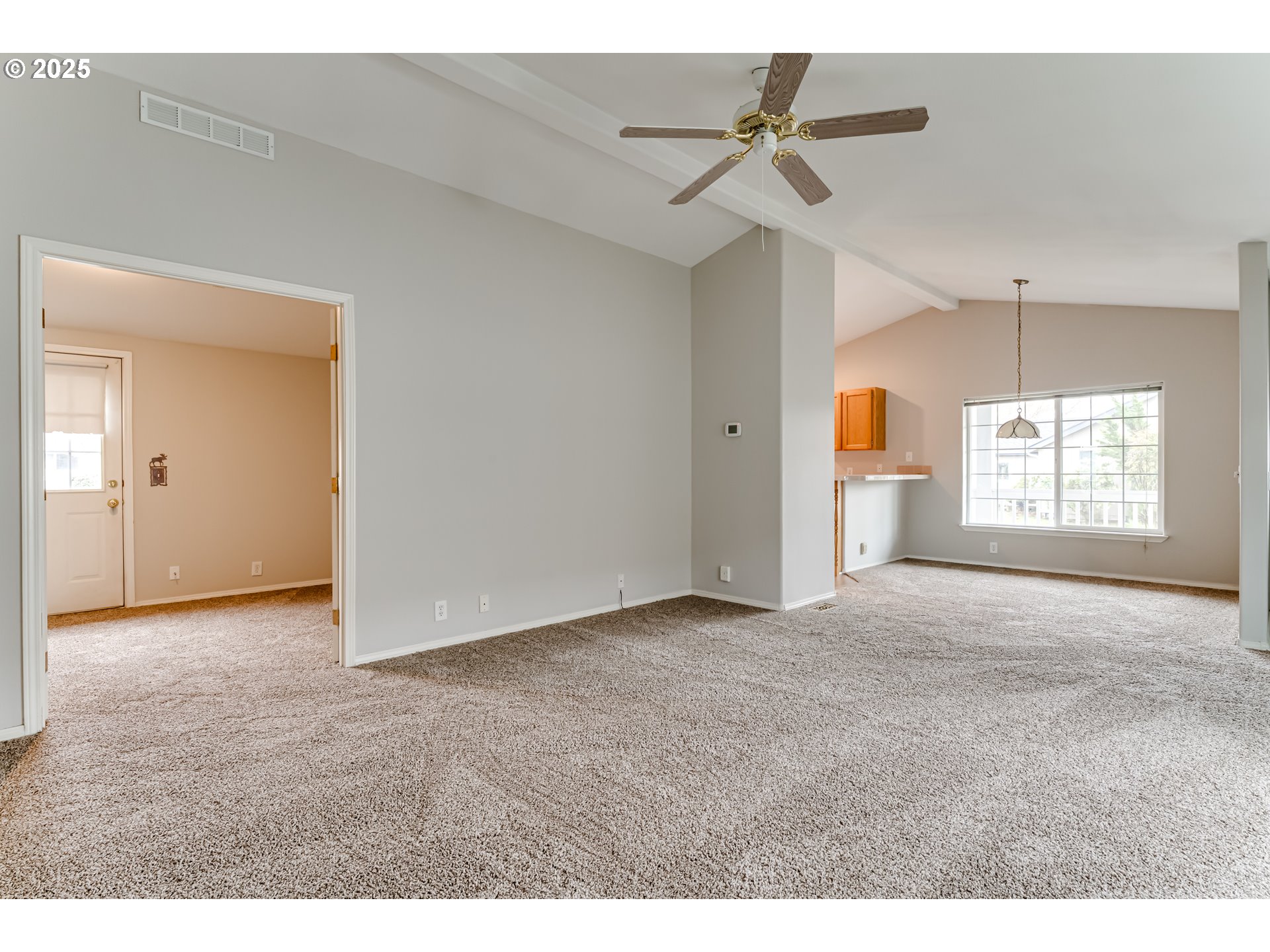 5211 Golden Eagle Drive Eugene, OR 97402 - Photo 7 of 32