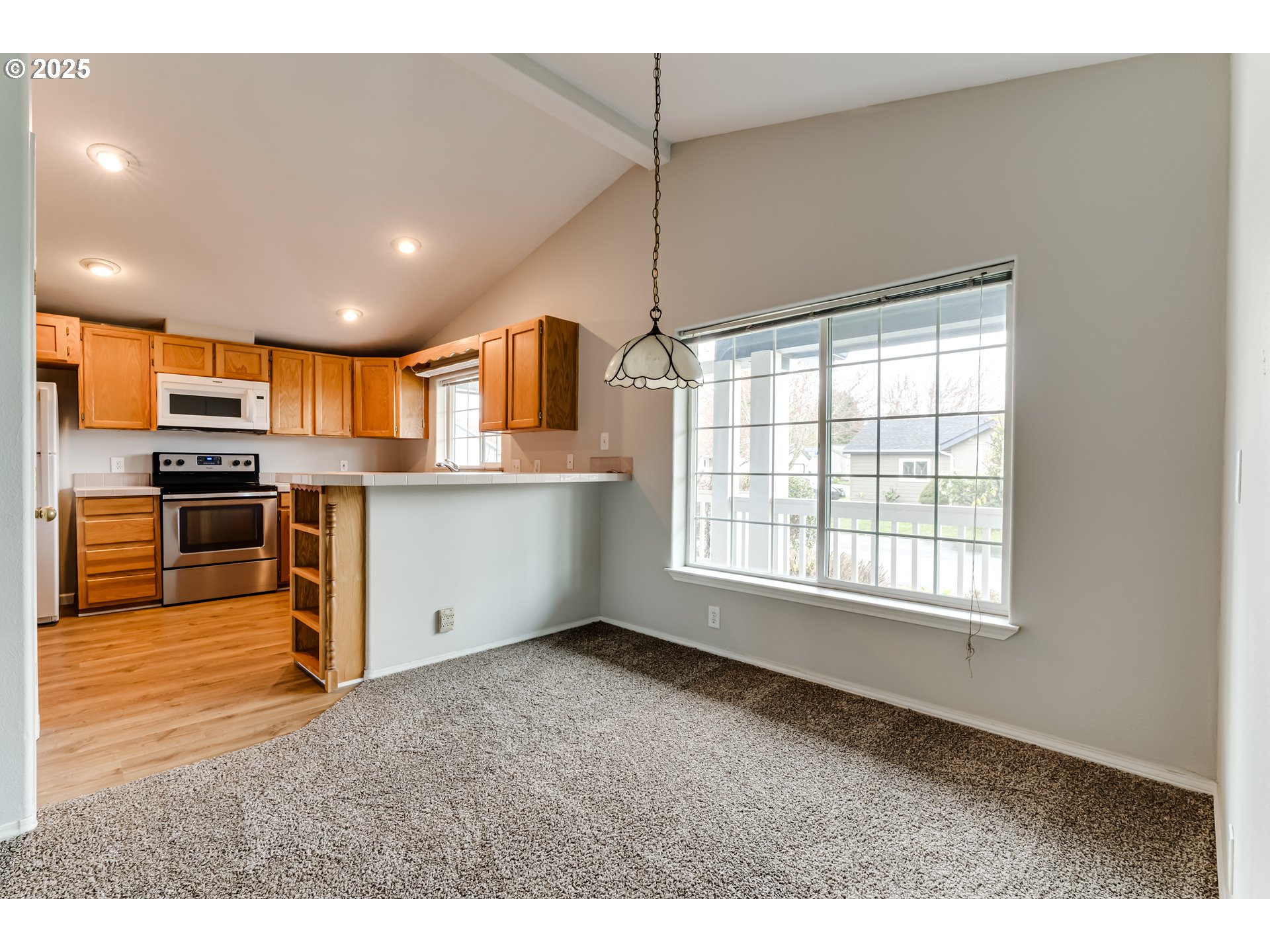 5211 Golden Eagle Drive Eugene, OR 97402 - Photo 8 of 32