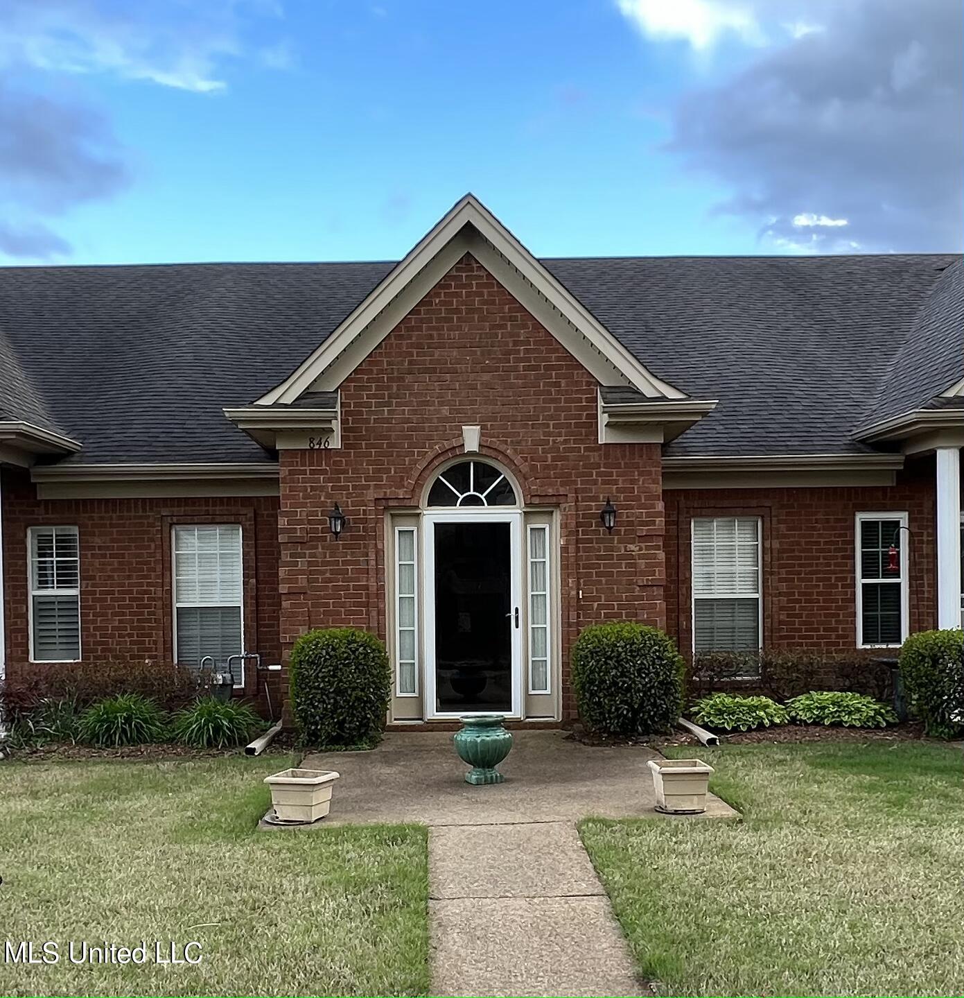 846 Cardinal Lane Hernando, MS 38632 - Photo 1 of 11 Front