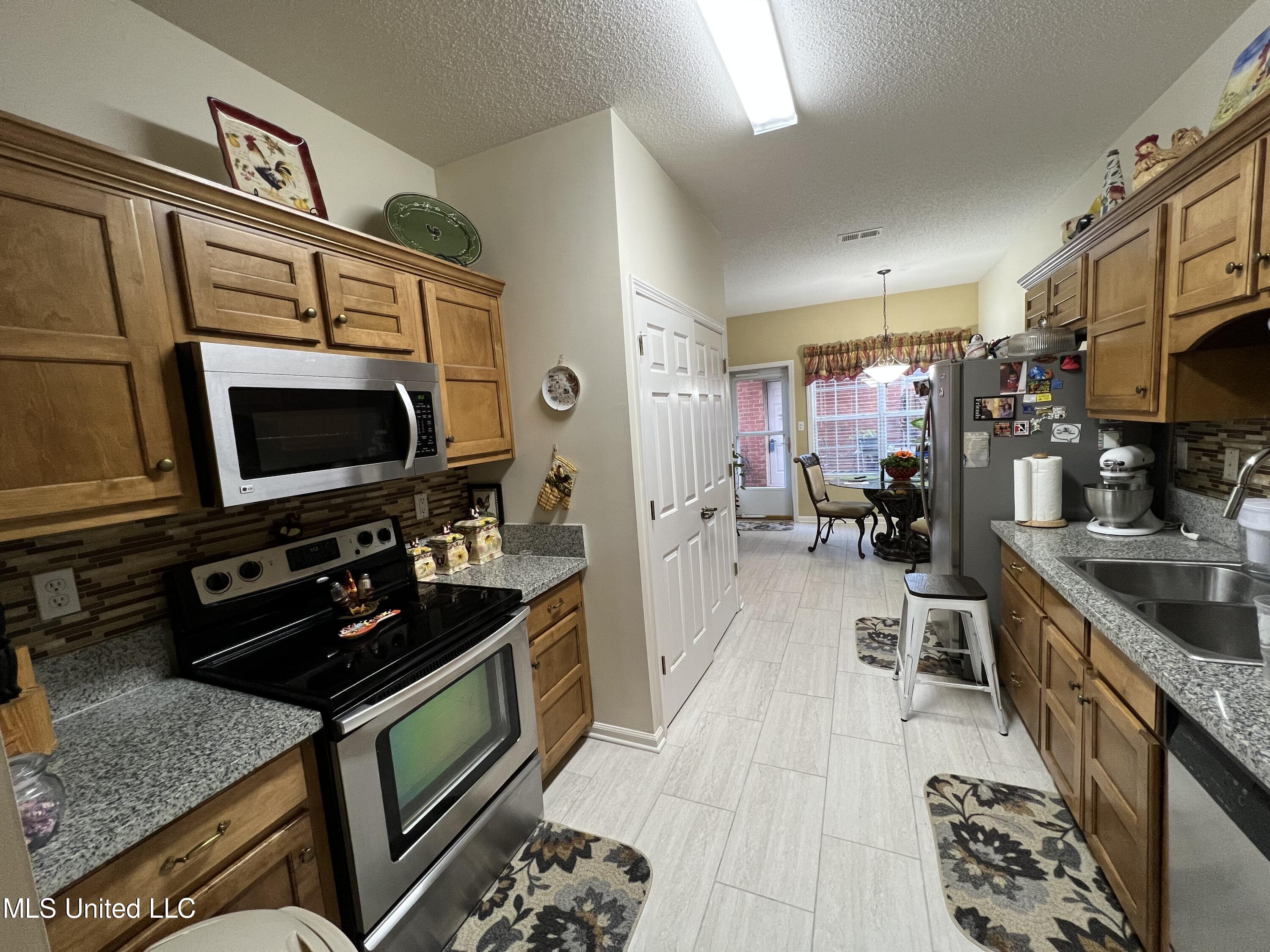 846 Cardinal Lane Hernando, MS 38632 - Photo 2 of 11 kitchen1
