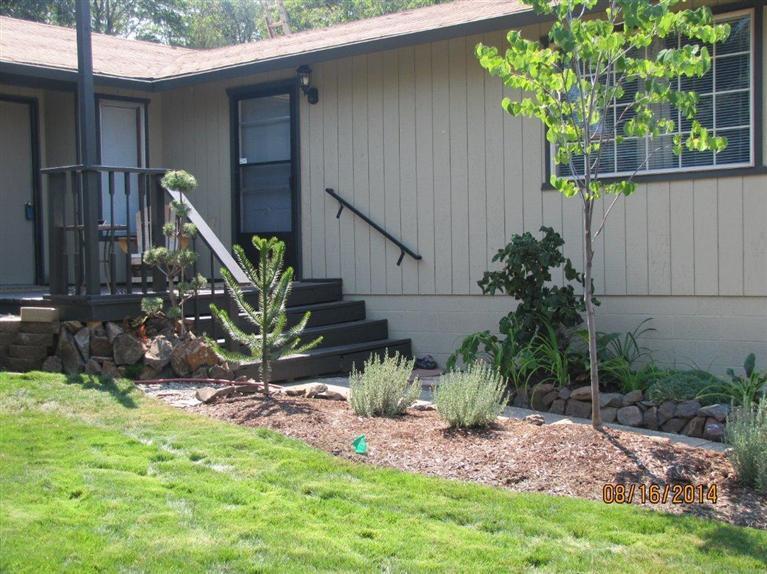341 Rodale Drive Eagle Point, OR 97524 - Photo 1 of 6 Primary Photo