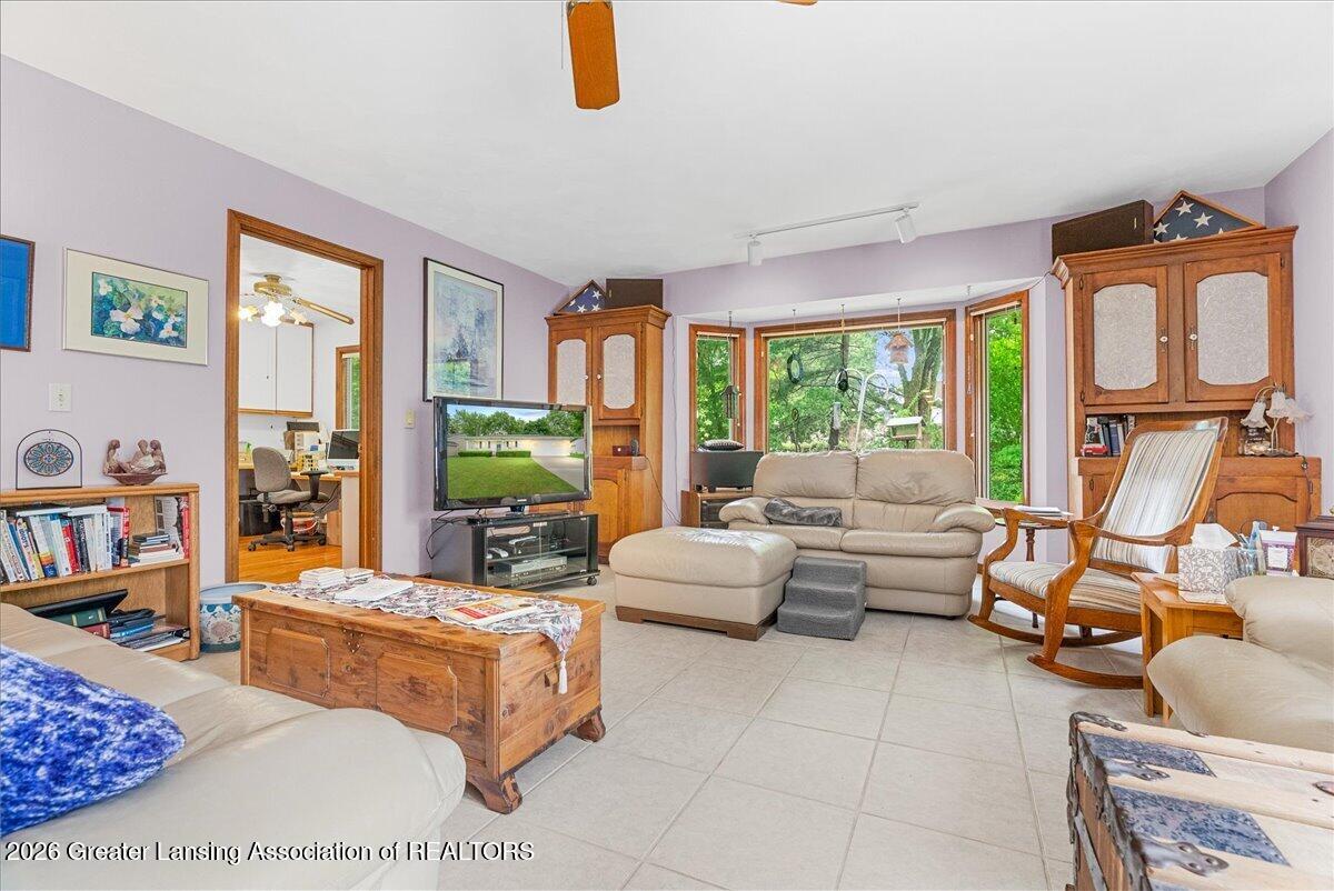 628 Jones Street Grand Ledge, MI 48837 - Photo 14 of 40 15-Media Jett - 19