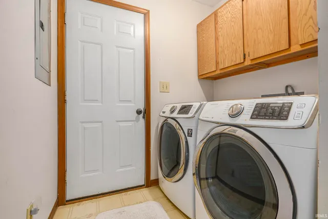 $375,000 | 6860 West Lincolnway, Larwill, IN 46764