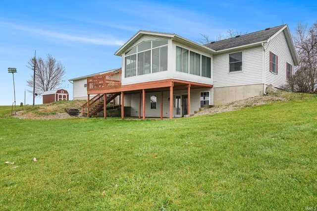 $375,000 | 6860 West Lincolnway, Larwill, IN 46764