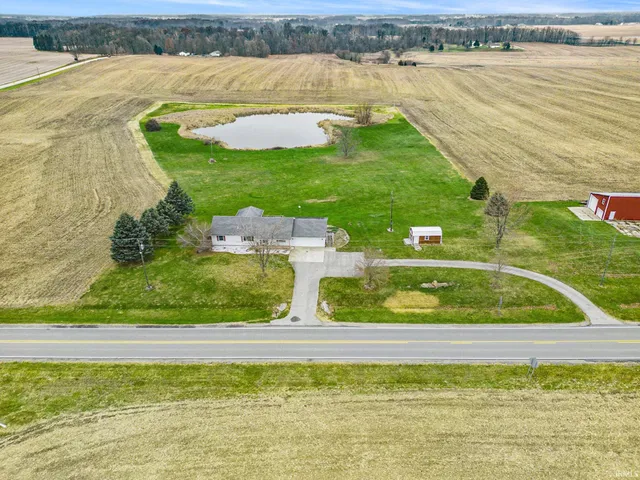 $375,000 | 6860 West Lincolnway, Larwill, IN 46764