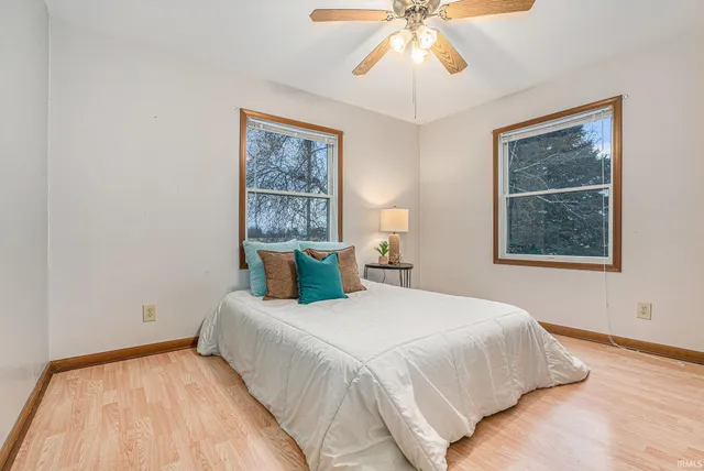 $375,000 | 6860 West Lincolnway, Larwill, IN 46764