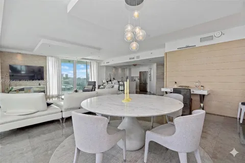 $3,900,000 | 10 Venetian Way, Unit 804, Miami Beach, FL 33139