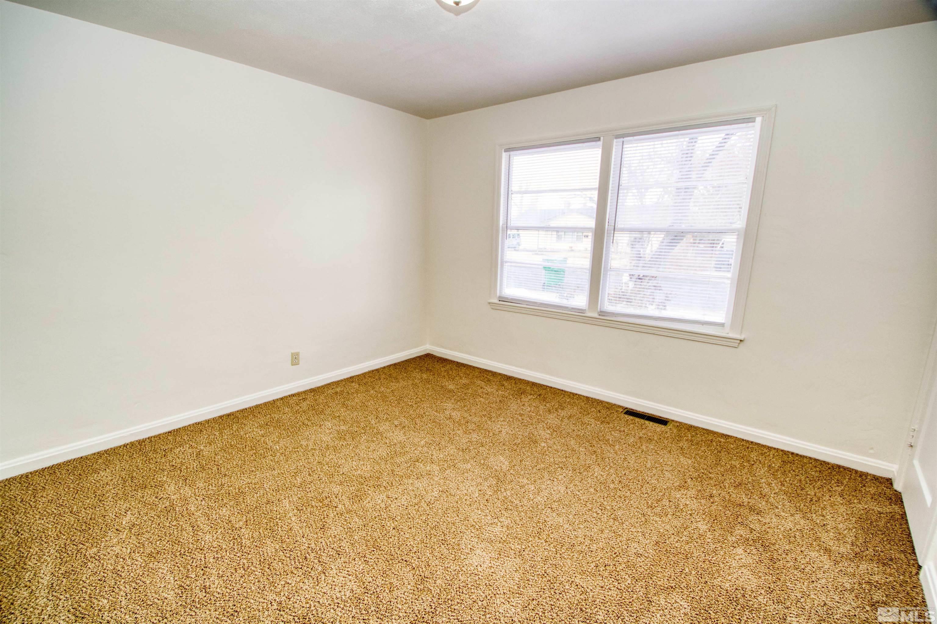 345 H Street Sparks, NV 89431 - Photo 10 of 17 an empty room with a window