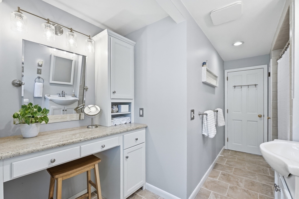 42 Ledgewood Road Framingham, MA 01701 - Photo 23 of 33