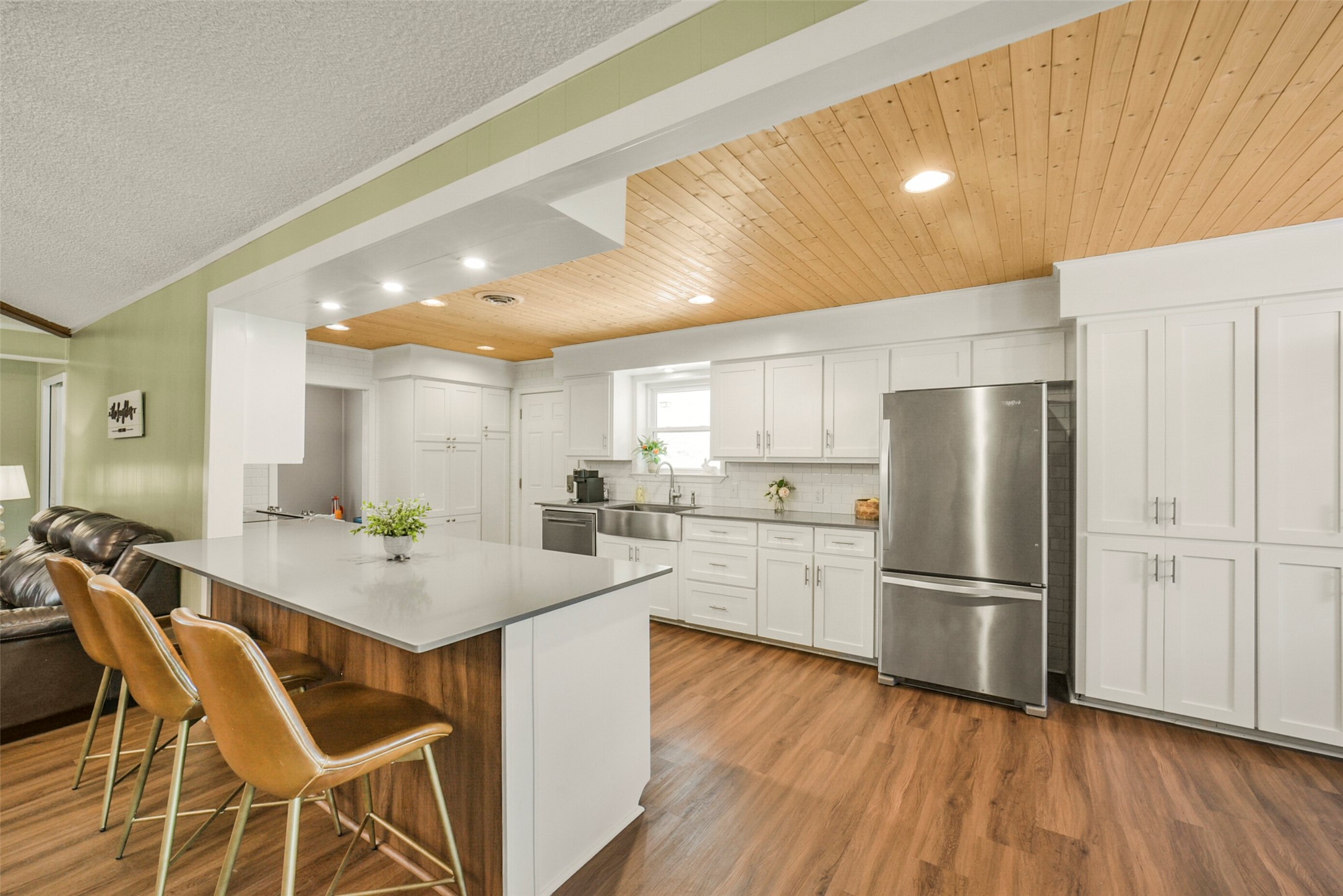 10313 South Williams Road Conroe, TX 77303 - Photo 11 of 48 Beautifully updated kitchen with stainless appliances.