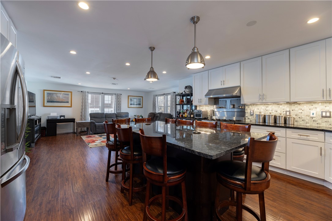 14 Clinton Avenue Jamestown, RI 02835 - Photo 12 of 40 Unit 3