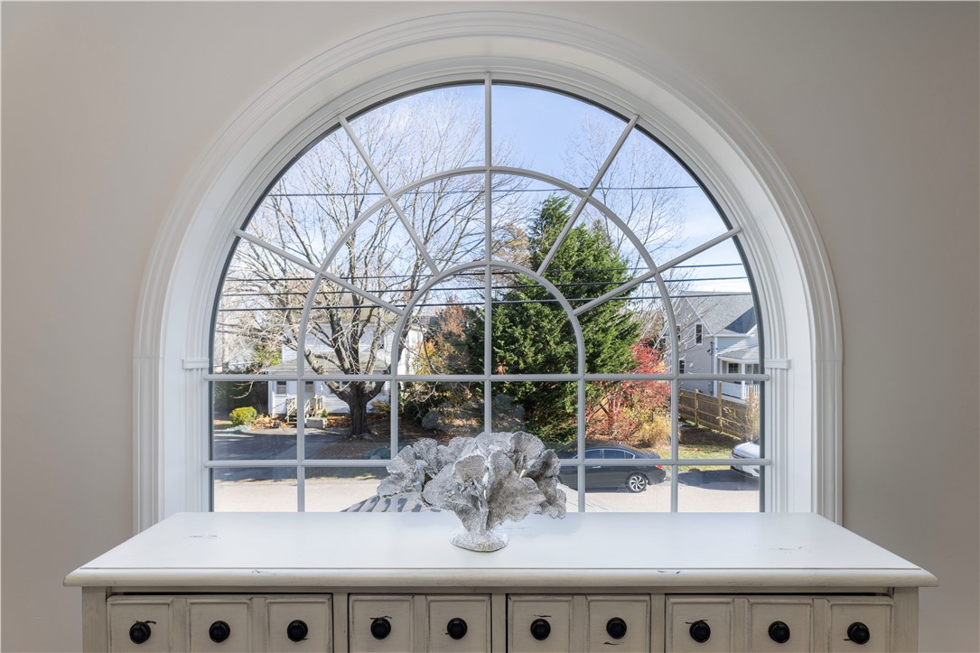 14 Clinton Avenue Jamestown, RI 02835 - Photo 21 of 40