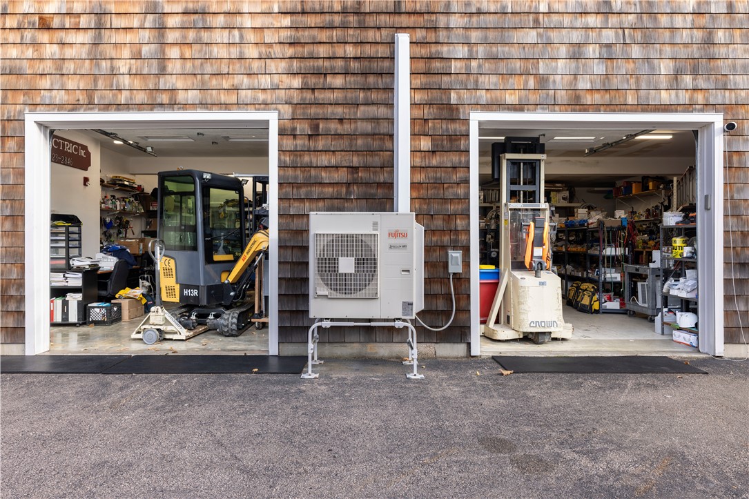 14 Clinton Avenue Jamestown, RI 02835 - Photo 35 of 40 2 separate integral garages