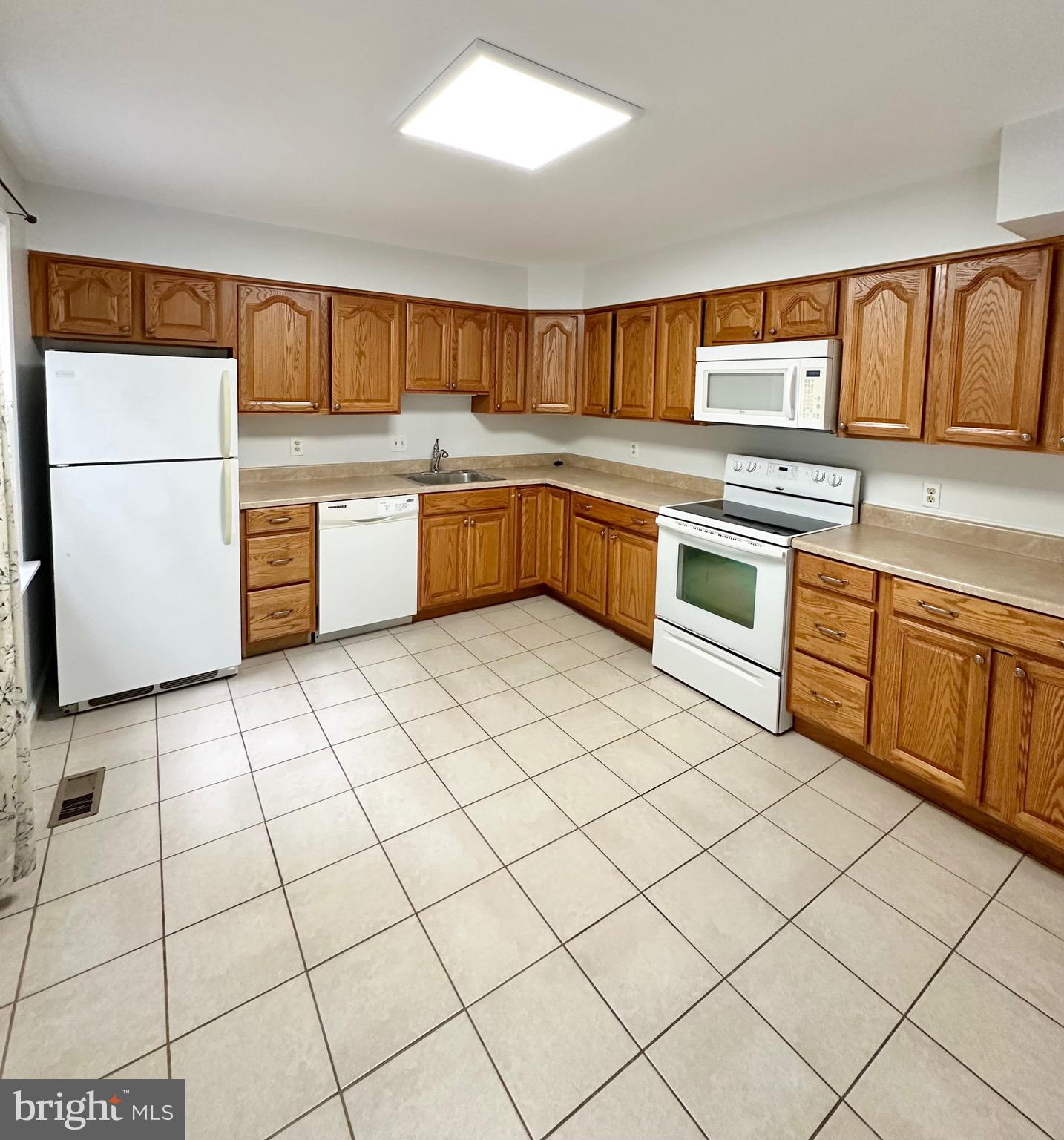 2868 Kelly Square Vienna, VA 22181 - Photo 12 of 28