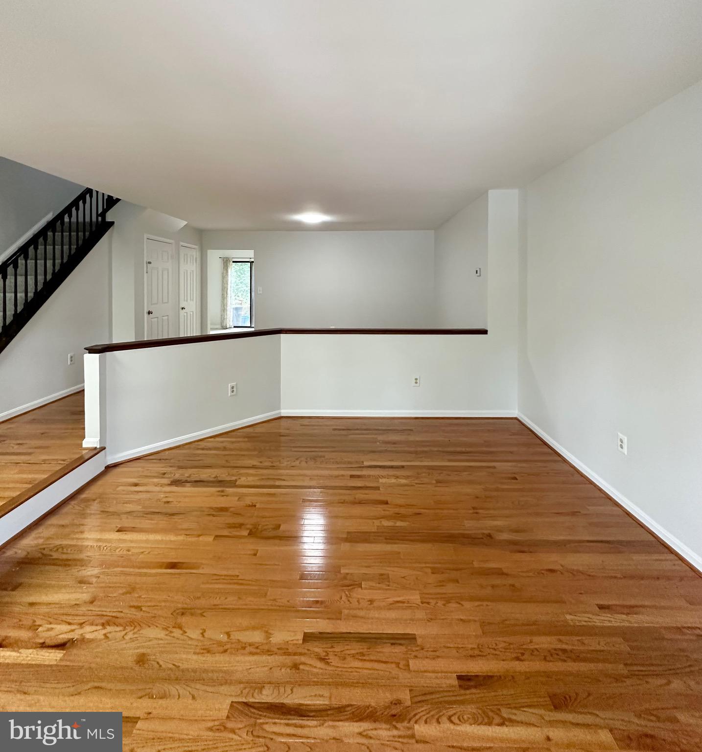 2868 Kelly Square Vienna, VA 22181 - Photo 3 of 28