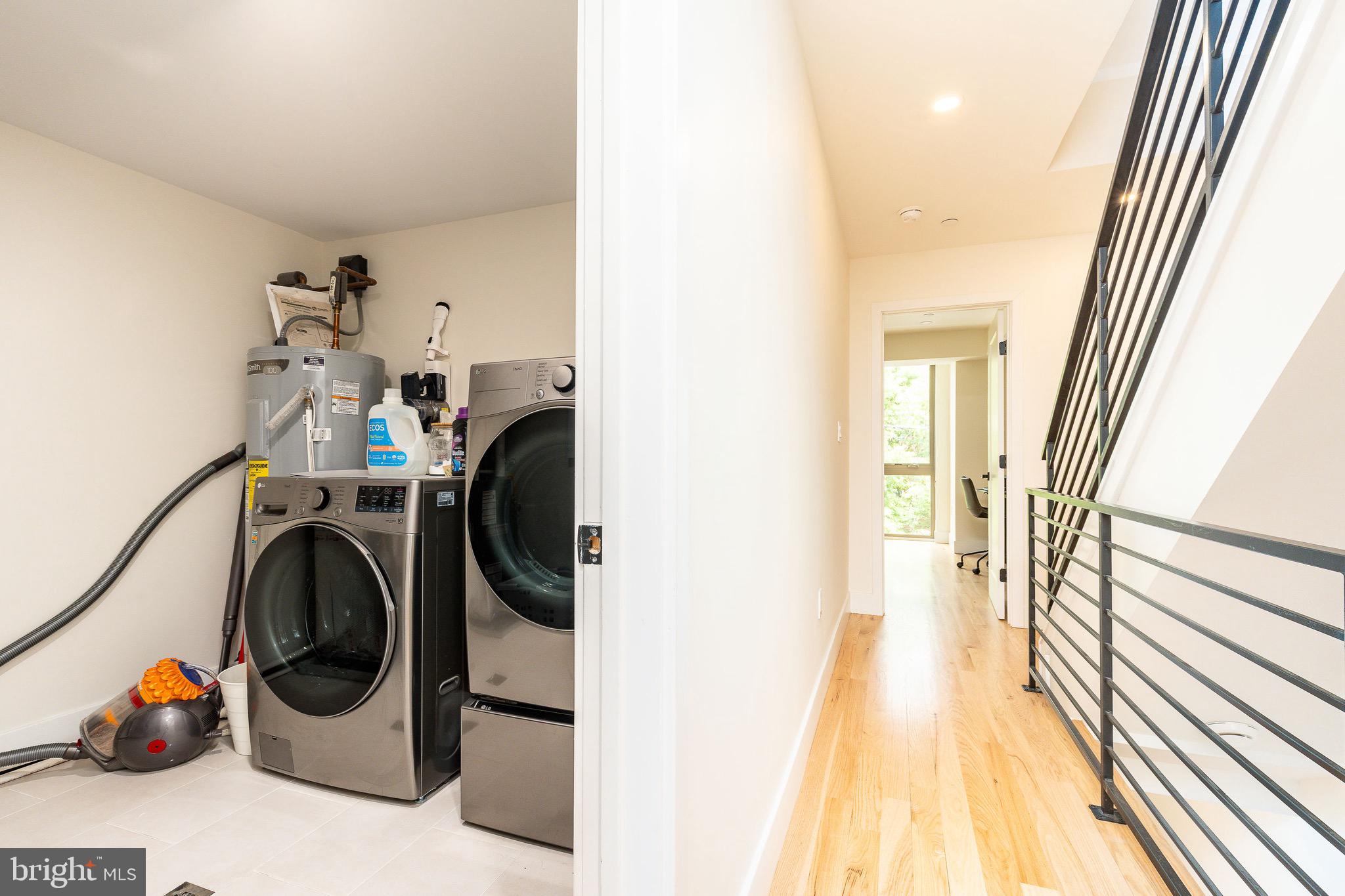 530 Reed Street Philadelphia, PA 19147 - Photo 23 of 57 a utility room with dryer and washer