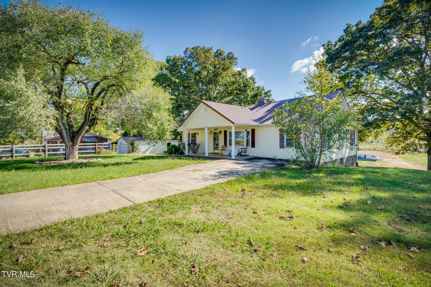 3475 Old Midway Road Greeneville, TN 37743 - Photo 3 of 31 003