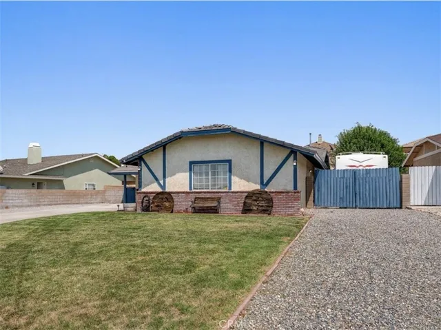 $2,950 | 13901 Hidden Valley Road, Victorville, CA 92395