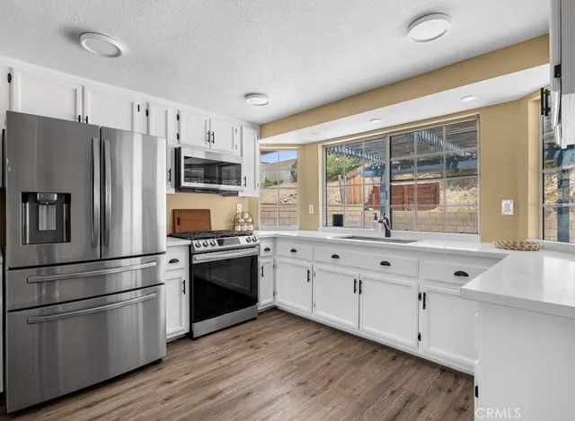 $2,950 | 13901 Hidden Valley Road, Victorville, CA 92395