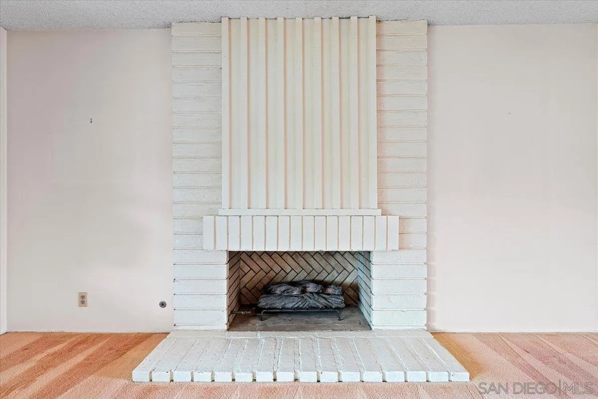 2257 Villa Maria Road North Claremont, CA 91711 - Photo 19 of 44 a room with a fireplace