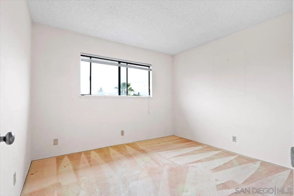 2257 Villa Maria Road North Claremont, CA 91711 - Photo 30 of 44 a bedroom with a bed and a window
