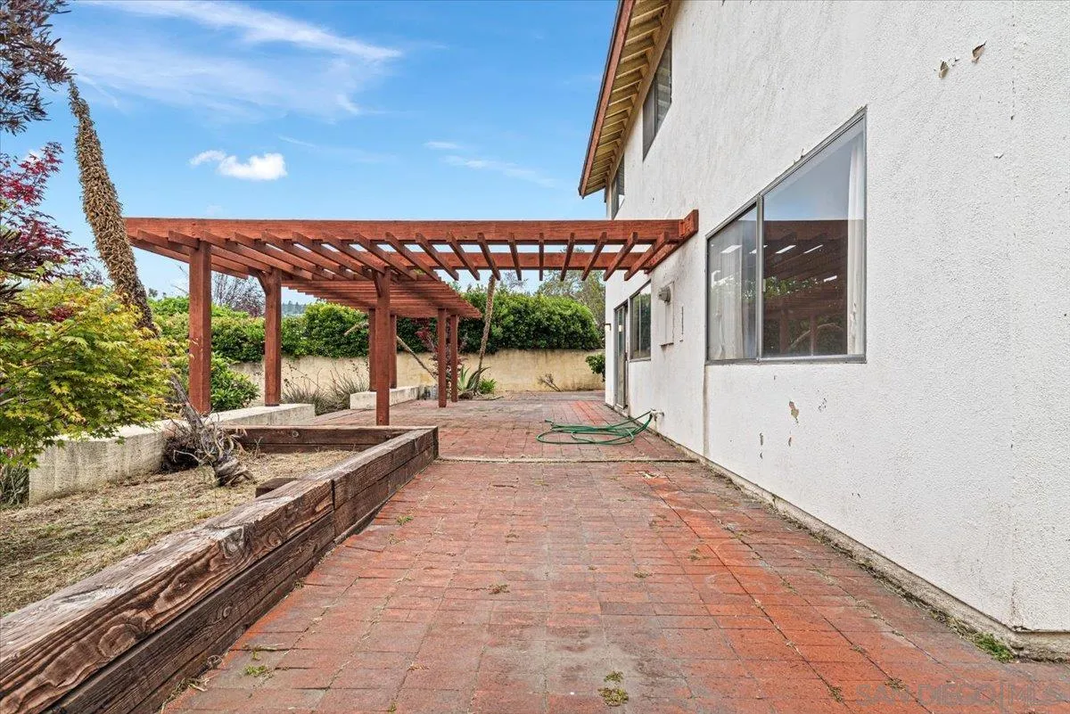 2257 Villa Maria Road North Claremont, CA 91711 - Photo 33 of 44 a view of a porch
