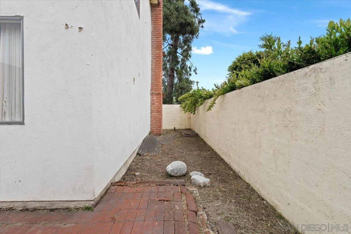 2257 Villa Maria Road North Claremont, CA 91711 - Photo 34 of 44 a view of a backyard