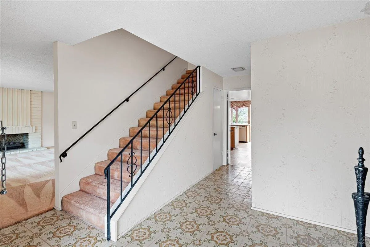 2257 Villa Maria Road North Claremont, CA 91711 - Photo 4 of 44 a view of entryway and hall with wooden floor