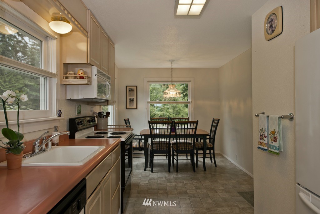 3875 Banner Road Southeast Port Orchard, WA 98366 - Photo 5 of 25 Gallery Image 5