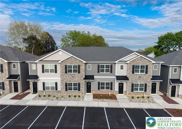 $2,500 | 1411 Greenview Drive, Unit 24, Bethlehem, PA 18018