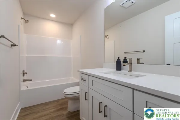 $2,500 | 1411 Greenview Drive, Unit 24, Bethlehem, PA 18018