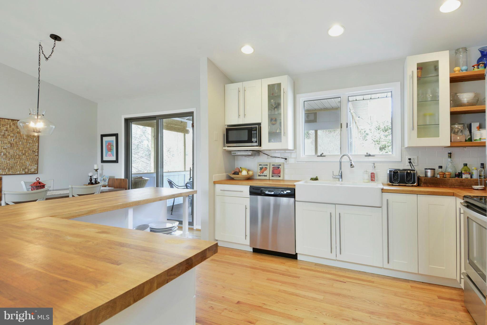 Bright and Open- Lots counter space