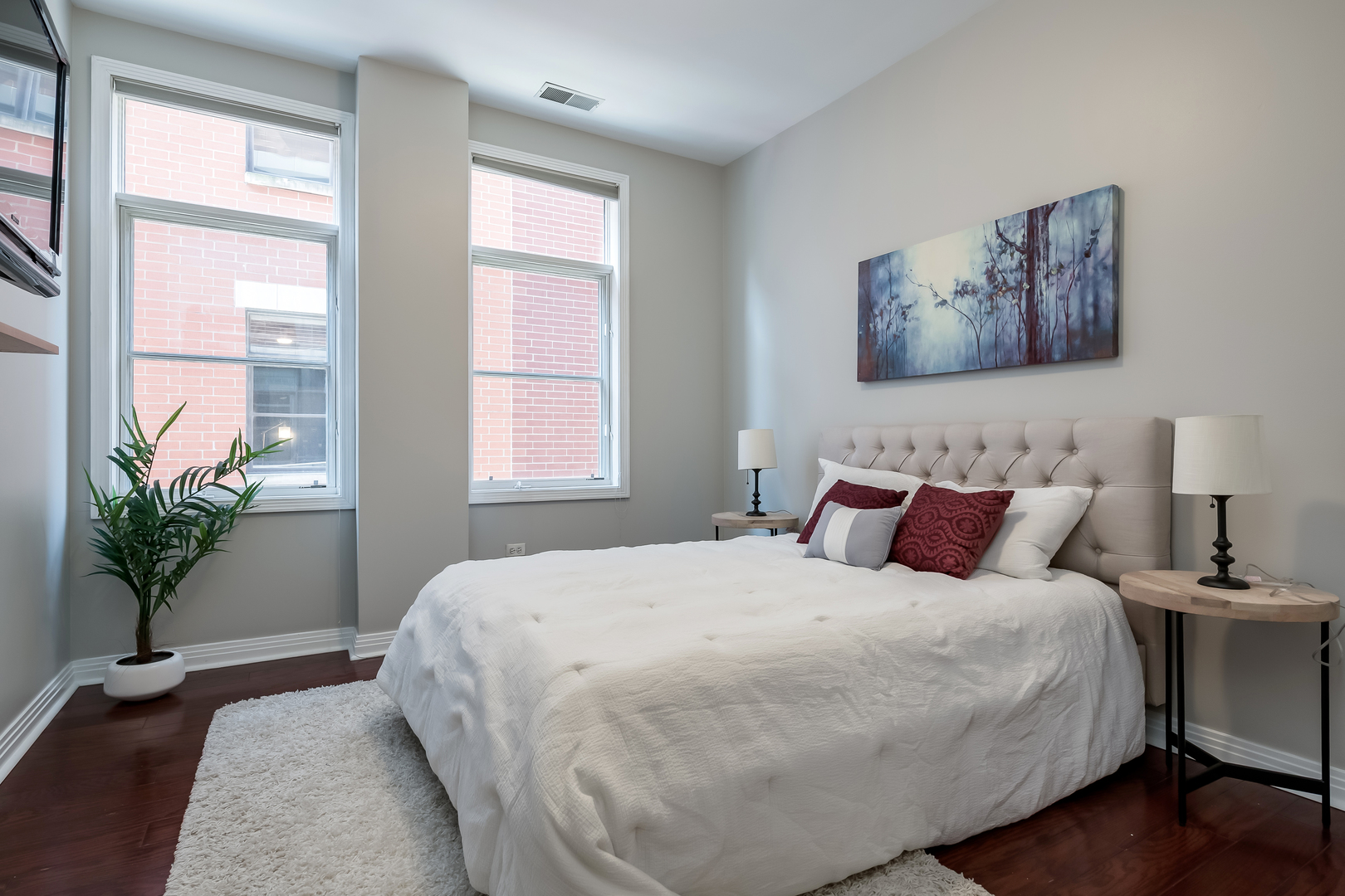 550 West Fulton Street, Unit 301 Chicago, IL 60661 - Photo 17 of 26 a bedroom with a large bed and a large window