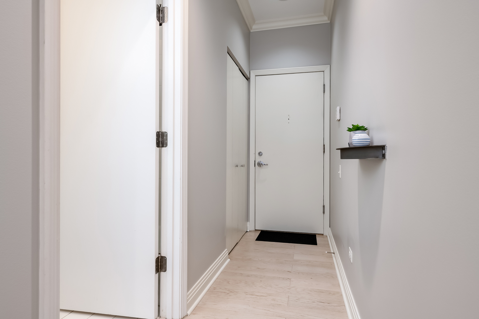 550 West Fulton Street, Unit 301 Chicago, IL 60661 - Photo 21 of 26 a view of hallway with wooden floor