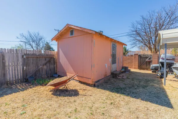 $175,000 | 300 Vaughn Avenue, Fritch, TX 79036