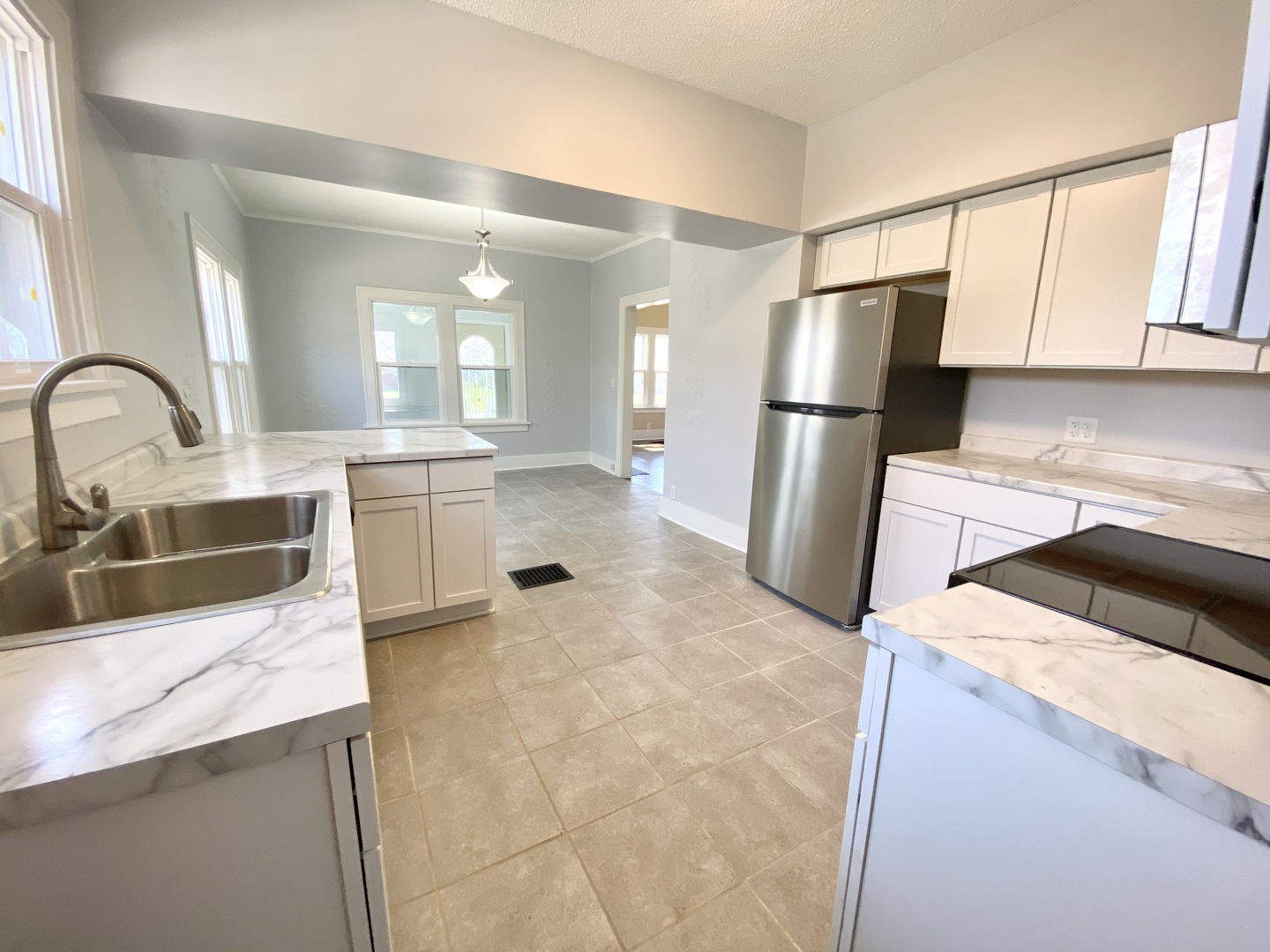 627 East Grove Avenue Rantoul, IL 61866 - Photo 9 of 14