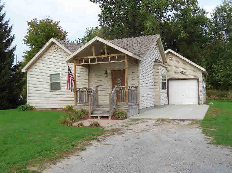 3632 North Huron Road Pinconning, MI 48650 - Photo 2 of 11