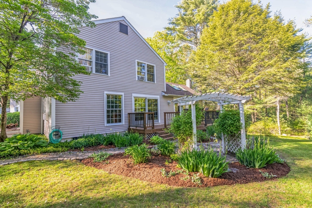 4 Stuart Road Rochester, MA 02770 - Photo 36 of 37 a front view of a house with garden