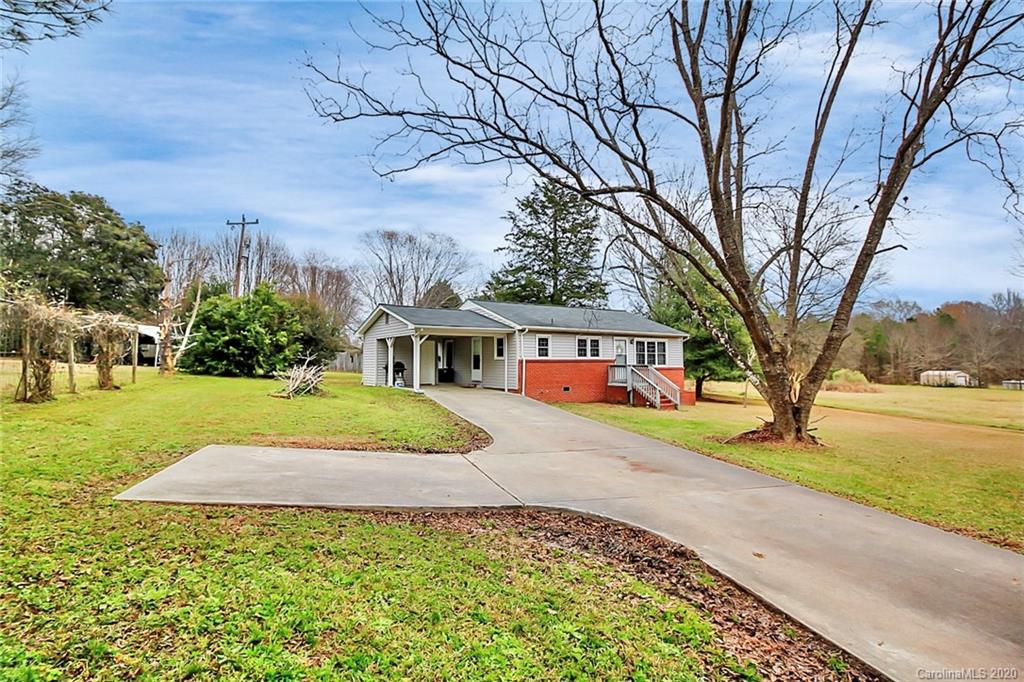 561 South Potter Road Lancaster, SC 29720 - Photo 31 of 33 a front view of a house with yard and green space