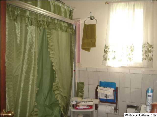 716 Shell Place Neptune Township, NJ 07753 - Photo 7 of 13 Additional Photo