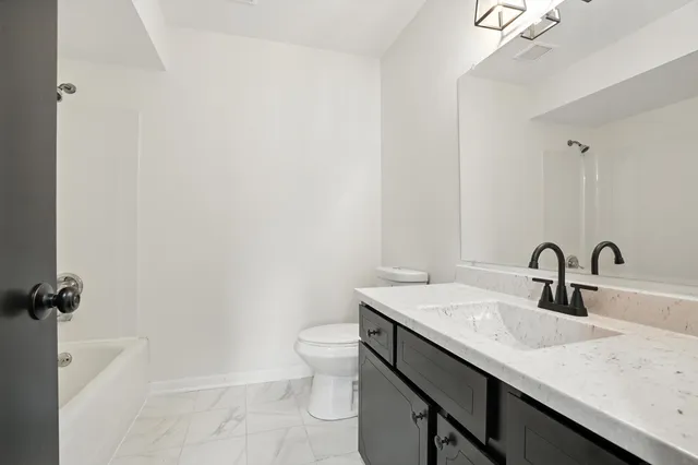 $224,900 | 3312 East 170th Street, Lansing, IL 60438