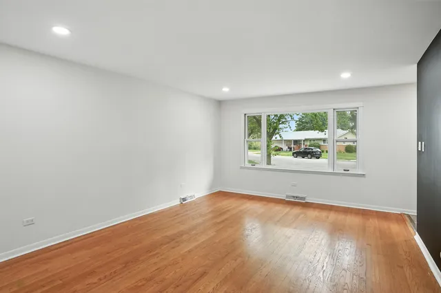 $224,900 | 3312 East 170th Street, Lansing, IL 60438