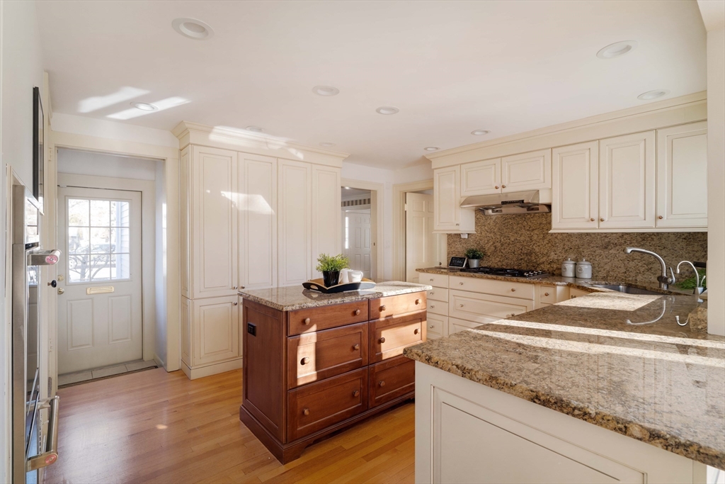 24 Littlefield Road Newton, MA 02459 - Photo 13 of 34