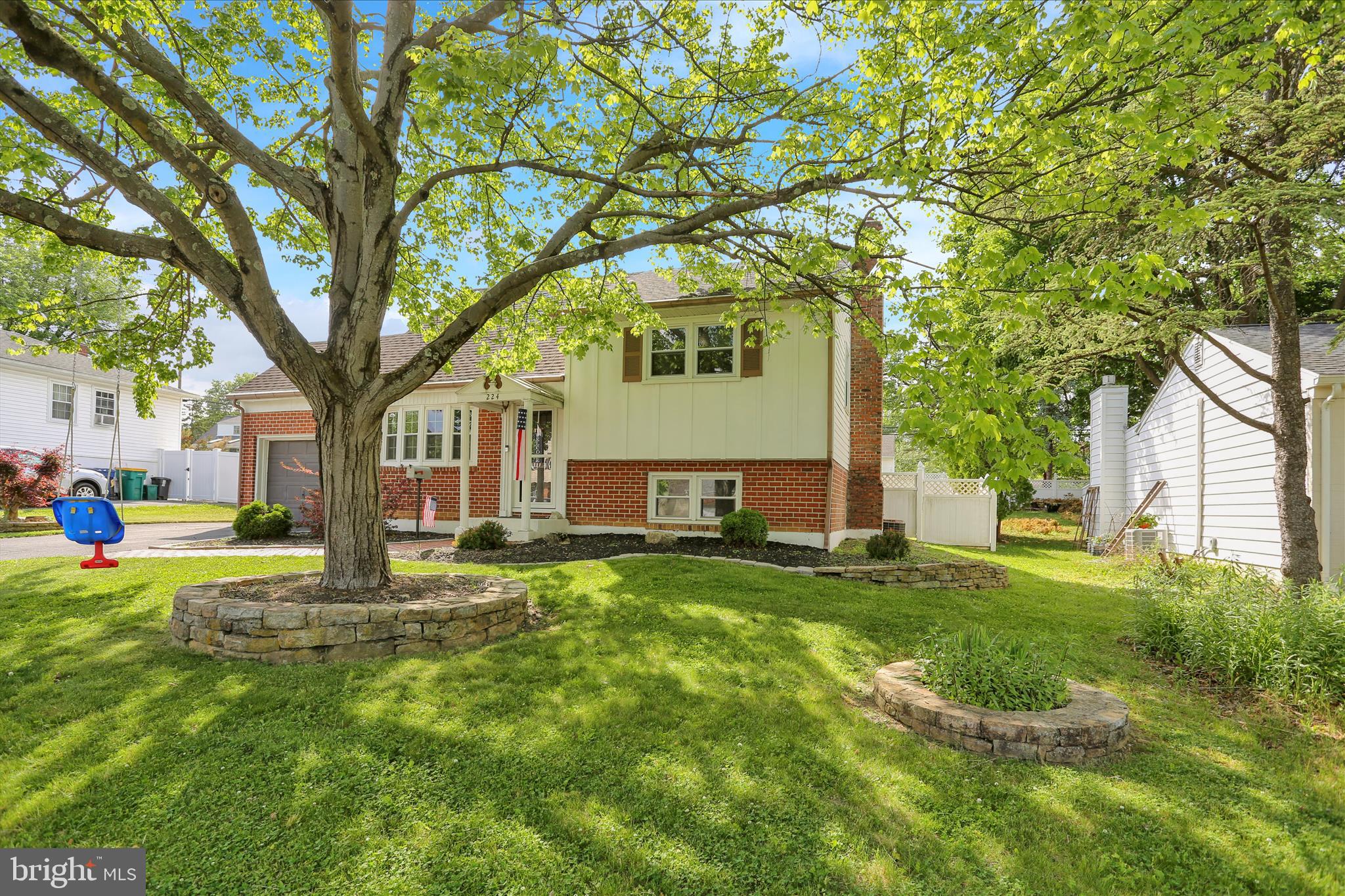 224 Bard Avenue Reading, PA 19608 - Photo 2 of 33 E26A8758