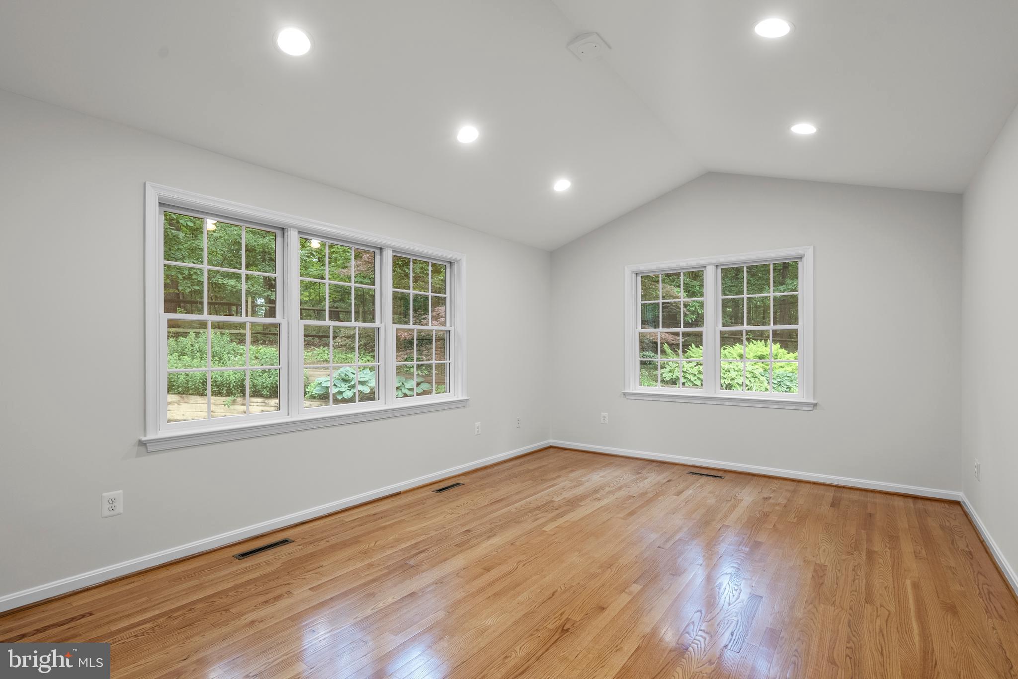 15720 Comus Road Clarksburg, MD 20871 - Photo 28 of 68 Primary ensuite on Main Level