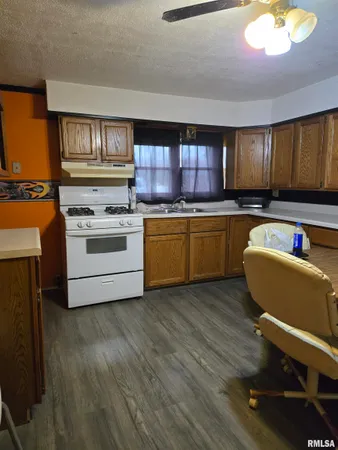$53,000 | 103 North 4th Street, La Harpe, IL 61450