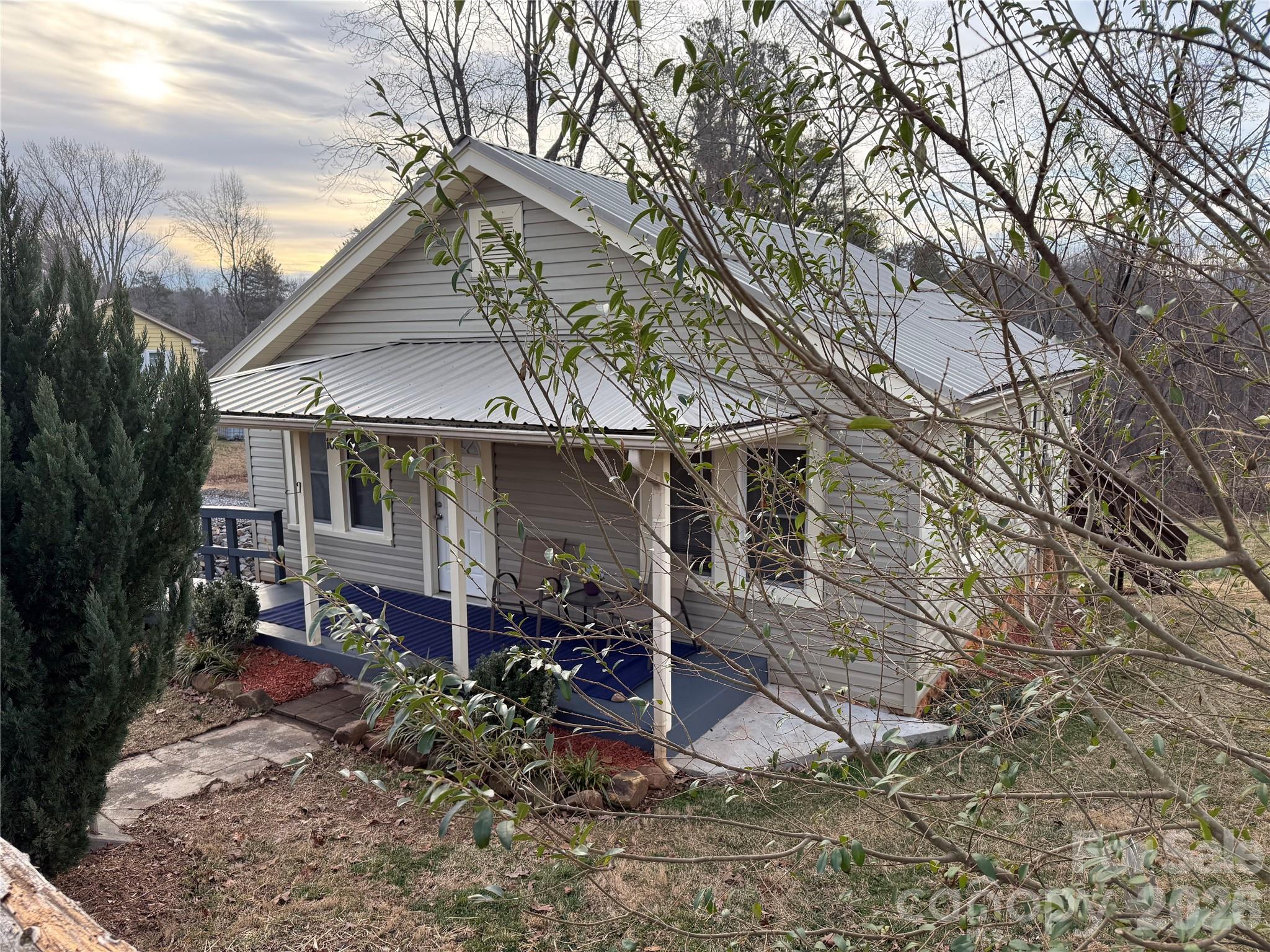 100 Perry Street Marion, NC 28752 - Photo 3 of 20 front view of a house